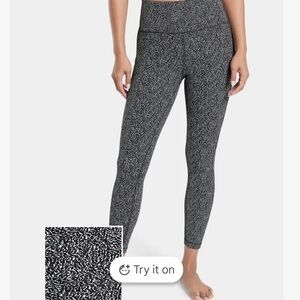 Athleta Black and White Speckled High-Rise Leggings
Size s